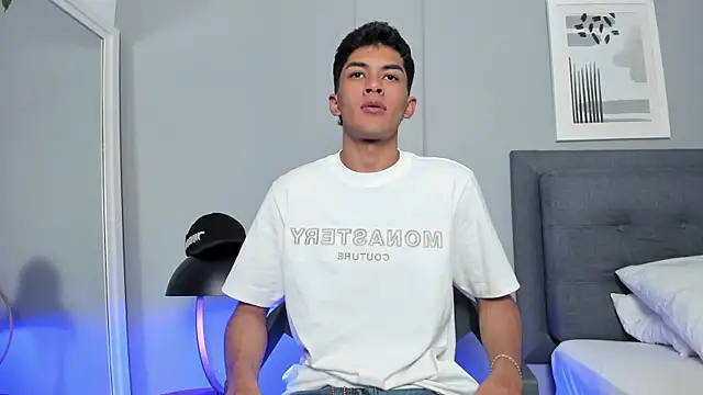 Snapshot of Tylerffoxx chatting on 21, 11, 2025 Tylerffoxx online show from 21, 11, 2025