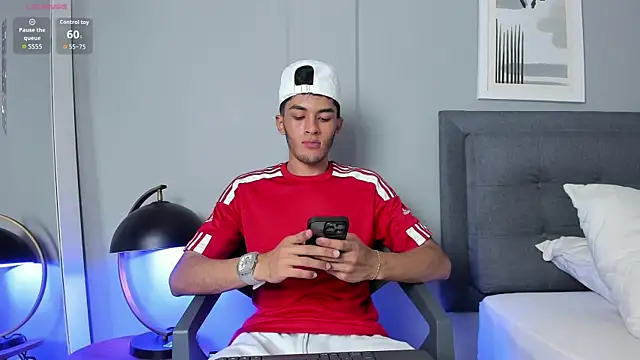 Snapshot of Tylerffoxx chatting on 6, 2, 2026 Tylerffoxx online show from 6, 2, 2026