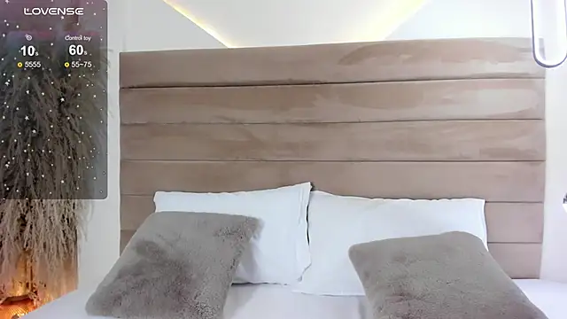 CarolineLee  online show from 9, 9, 2025