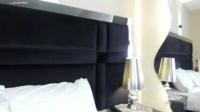 CarolineLee  online show from 8, 7, 2026
