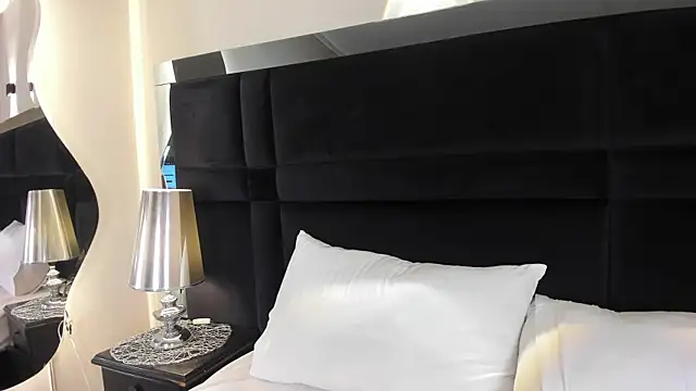 CarolineLee  online show from 4, 8, 2026