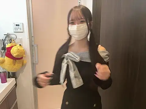 Snapshot of nano-da-u chatting on 4, 11, 2025 nano-da-u online show from 4, 11, 2025