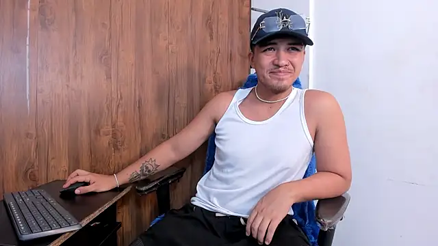 Snapshot of juanmechanic_ chatting on 5, 10, 2025 juanmechanic online show from 5, 10, 2025