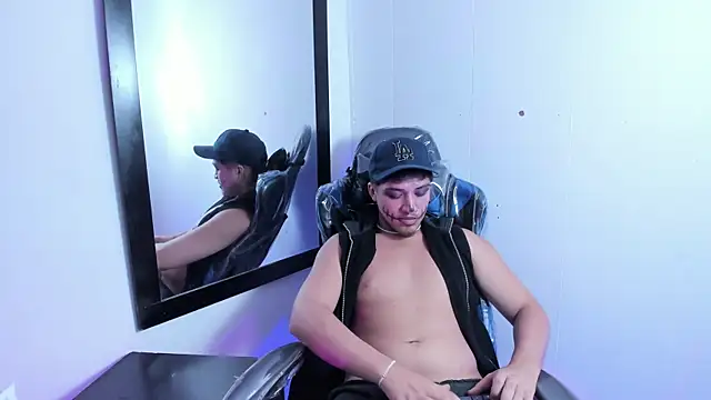 Snapshot of juanmechanic_ chatting on 10, 10, 2025 juanmechanic online show from 10, 10, 2025