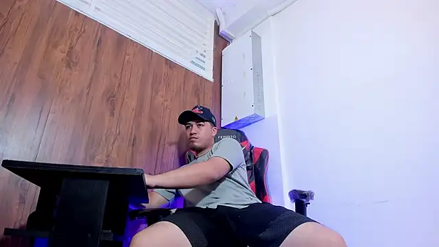 Snapshot of juanmechanic_ chatting on 30, 10, 2025 juanmechanic online show from 30, 10, 2025