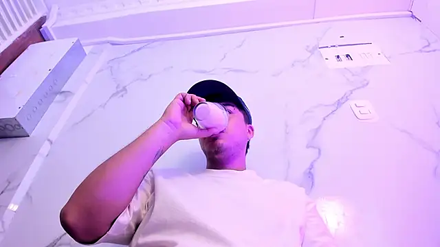 Snapshot of juanmechanic_ chatting on 17, 12, 2025 juanmechanic online show from 17, 12, 2025