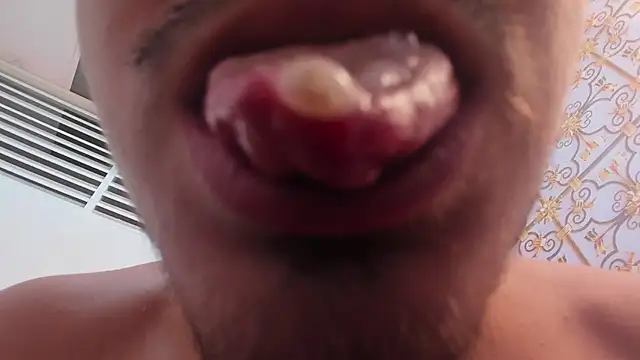 Snapshot of juanmechanic_ chatting on 5, 2, 2026 juanmechanic online show from 5, 2, 2026