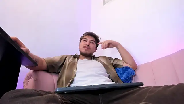 Snapshot of juanmechanic_ chatting on 5, 3, 2026 juanmechanic online show from 5, 3, 2026