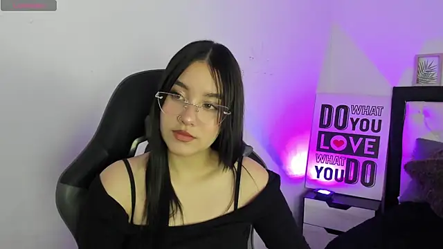 Snapshot of KimGarces chatting on 18, 9, 2025 KimGarces online show from 18, 9, 2025