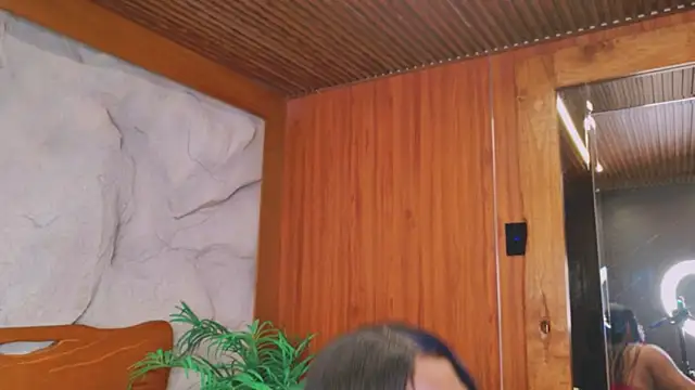 Snapshot of kaylie_mitchel chatting on 1, 11, 2025 kaylie mitchel online show from 1, 11, 2025