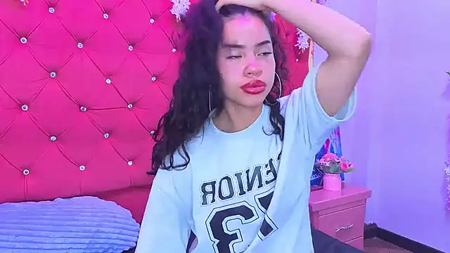 Nanis James online show from 25, 11, 2025