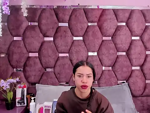 Nanis James online show from 25, 2, 2026