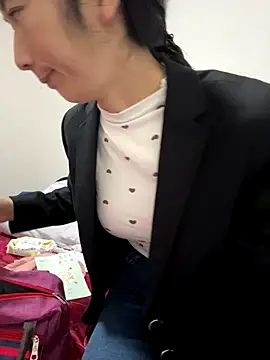 crhong666 online show from 5, 11, 2025