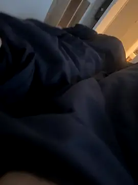 Snapshot of LesAmantsAE2 chatting on 8, 1, 2026 LesAmantsAE2 online show from 8, 1, 2026