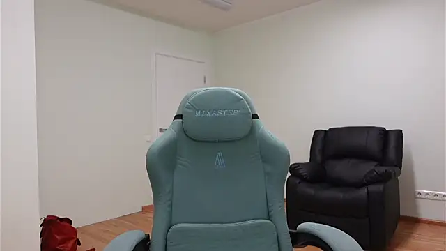 Laura Chaplin online show from 25, 10, 2025