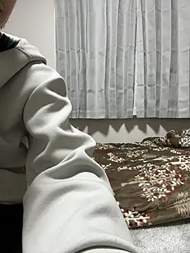 Snapshot of saku_channel chatting on 4, 4, 2026 saku channel online show from 4, 4, 2026