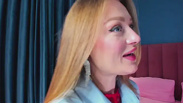 Snapshot of EvelynPoole chatting on 19, 7, 2026 EvelynPoole online show from 19, 7, 2026