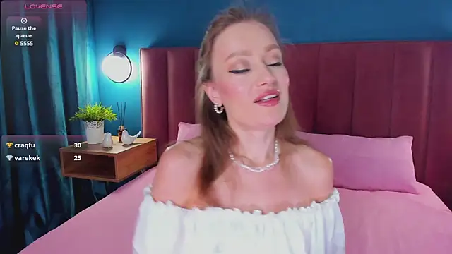Snapshot of EvelynPoole chatting on 21, 7, 2026 EvelynPoole online show from 21, 7, 2026