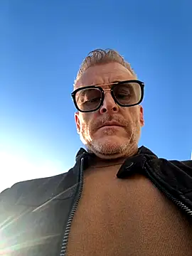 Axl hot online show from 5, 11, 2025