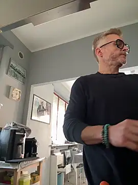 Axl hot online show from 13, 3, 2026