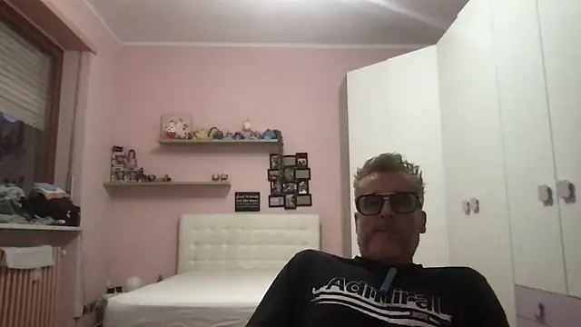Axl hot online show from 22, 5, 2026