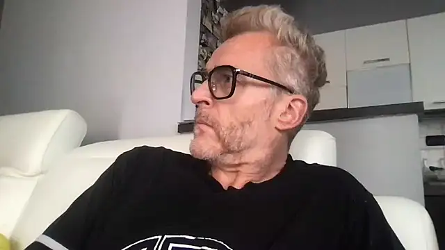 Axl hot online show from 2, 6, 2026