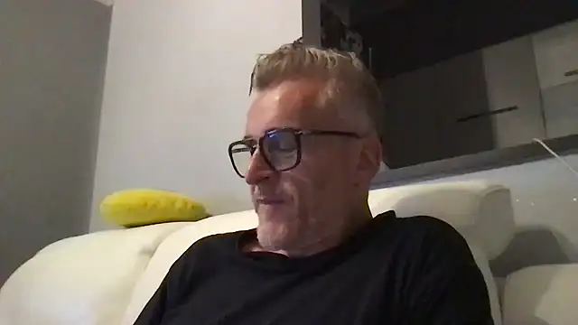 Axl hot online show from 10, 6, 2026
