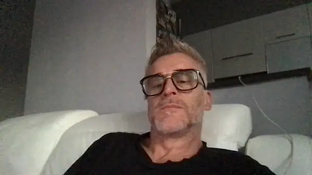 Axl hot online show from 12, 6, 2026