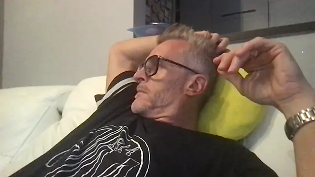 Axl hot online show from 23, 6, 2026