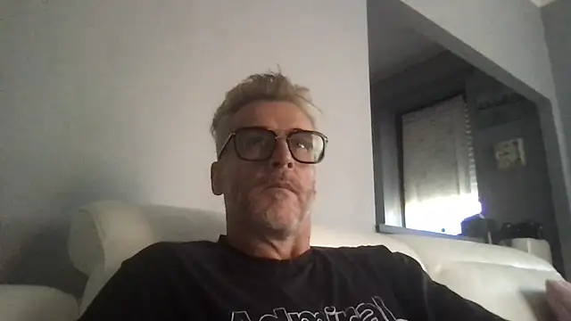 Axl hot online show from 28, 6, 2026