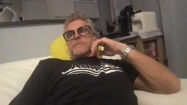 Axl hot online show from 29, 6, 2026