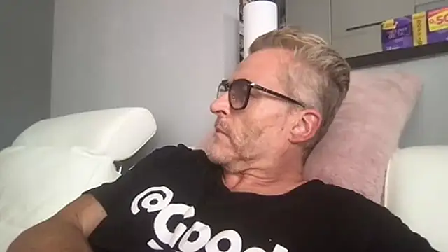 Axl hot online show from 18, 7, 2026