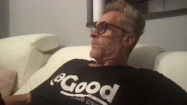 Axl hot online show from 20, 7, 2026
