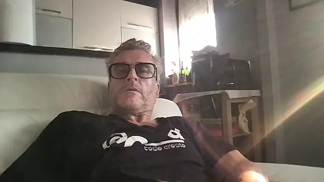 Axl hot online show from 30, 7, 2026