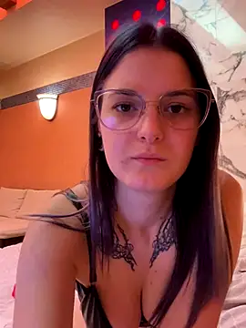 SuzyMiu online show from 24, 11, 2025