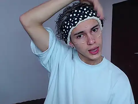 Snapshot of john_vichenso chatting on 28, 10, 2025 john vichenso online show from 28, 10, 2025