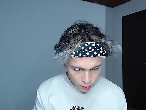 Snapshot of john_vichenso chatting on 30, 10, 2025 john vichenso online show from 30, 10, 2025