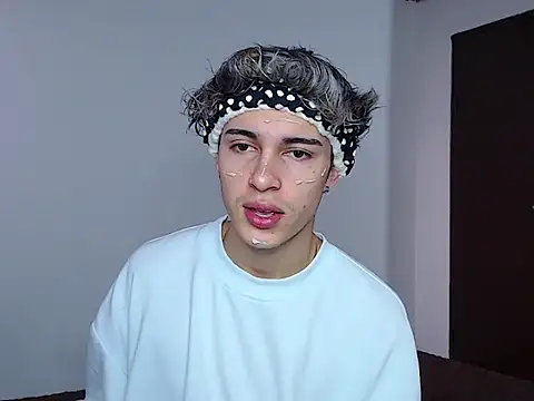 Snapshot of john_vichenso chatting on 4, 11, 2025 john vichenso online show from 4, 11, 2025