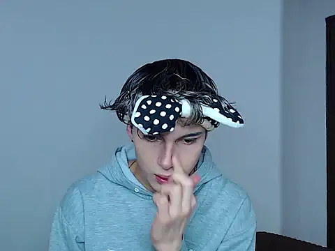 Snapshot of john_vichenso chatting on 24, 11, 2025 john vichenso online show from 24, 11, 2025