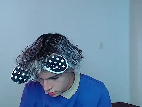 Snapshot of john_vichenso chatting on 25, 11, 2025 john vichenso online show from 25, 11, 2025