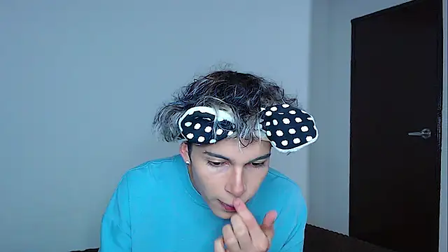 Snapshot of john_vichenso chatting on 27, 11, 2025 john vichenso online show from 27, 11, 2025