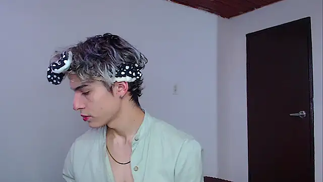 Snapshot of john_vichenso chatting on 1, 12, 2025 john vichenso online show from 1, 12, 2025