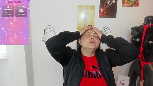 TifanyAmazinng online show from 3, 10, 2025