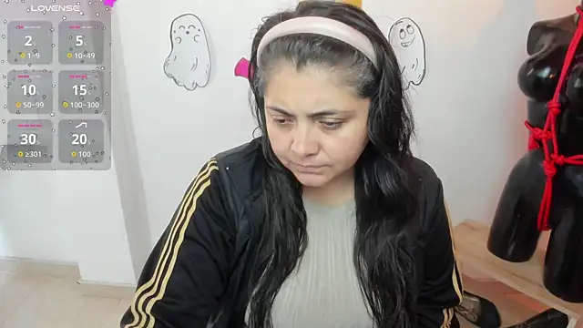 TifanyAmazinng online show from 9, 10, 2025