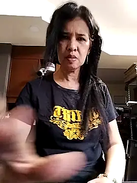 Snapshot of Prettysweetmum chatting on 10, 9, 2025 Prettysweetmum online show from 10, 9, 2025