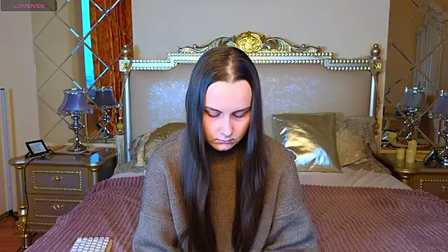 Kelly Cartier online show from 5, 2, 2026