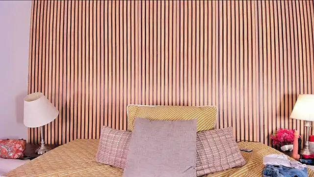 Snapshot of keeyla_stone chatting on 8, 10, 2025 keeyla stone online show from 8, 10, 2025