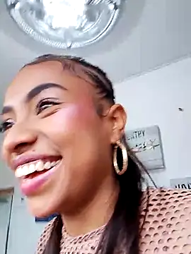 Snapshot of keeyla_stone chatting on 11, 10, 2025 keeyla stone online show from 11, 10, 2025