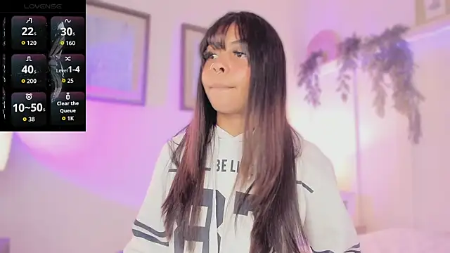 Snapshot of theLayla_DH chatting on 10, 9, 2025 theLayla DH online show from 10, 9, 2025