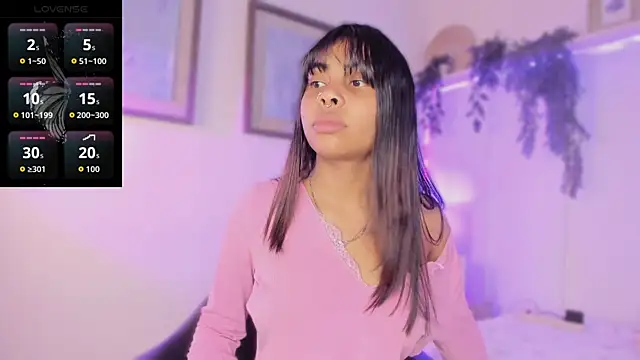 Snapshot of theLayla_DH chatting on 12, 9, 2025 theLayla DH online show from 12, 9, 2025